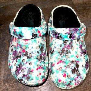 Women’s Fleece Lined Crocs - Size 6